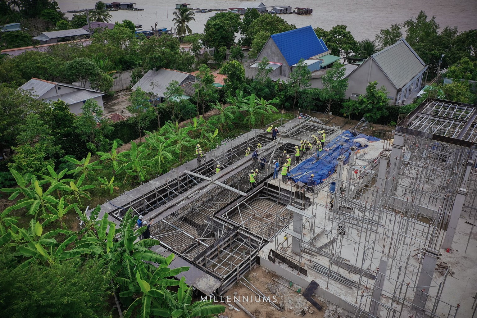 Pouring Concrete for The Tropical Villa Swimming Pool (5)4